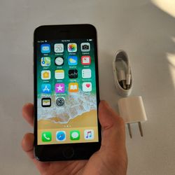 iPhone 6s - UNLOCKED - Like New  