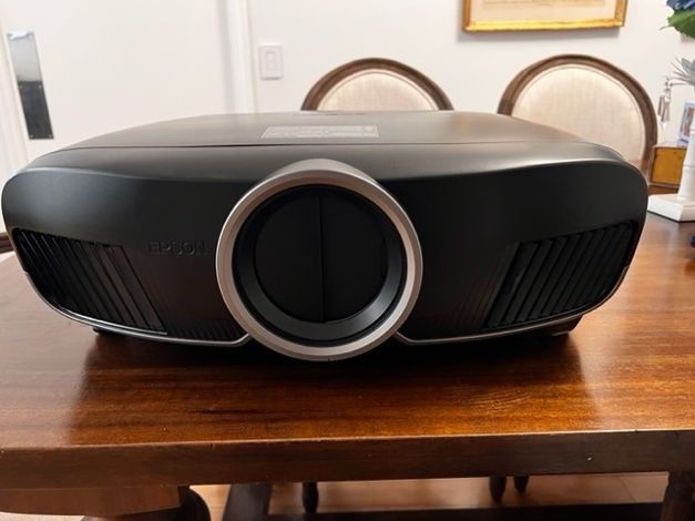 Epson PRO Cinema 6040UB 3LCD 4K 3D HDR PROJECTOR