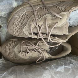 Ozweego Adidas Size 7 Women 