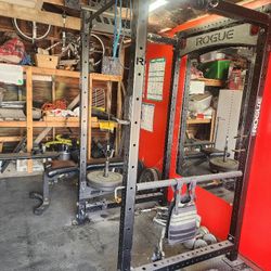 Rogue Rack With Pulley System 