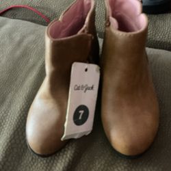 Cat & Jack Ankle Boots, size 7 Infant, side zip closure, very good condition.
