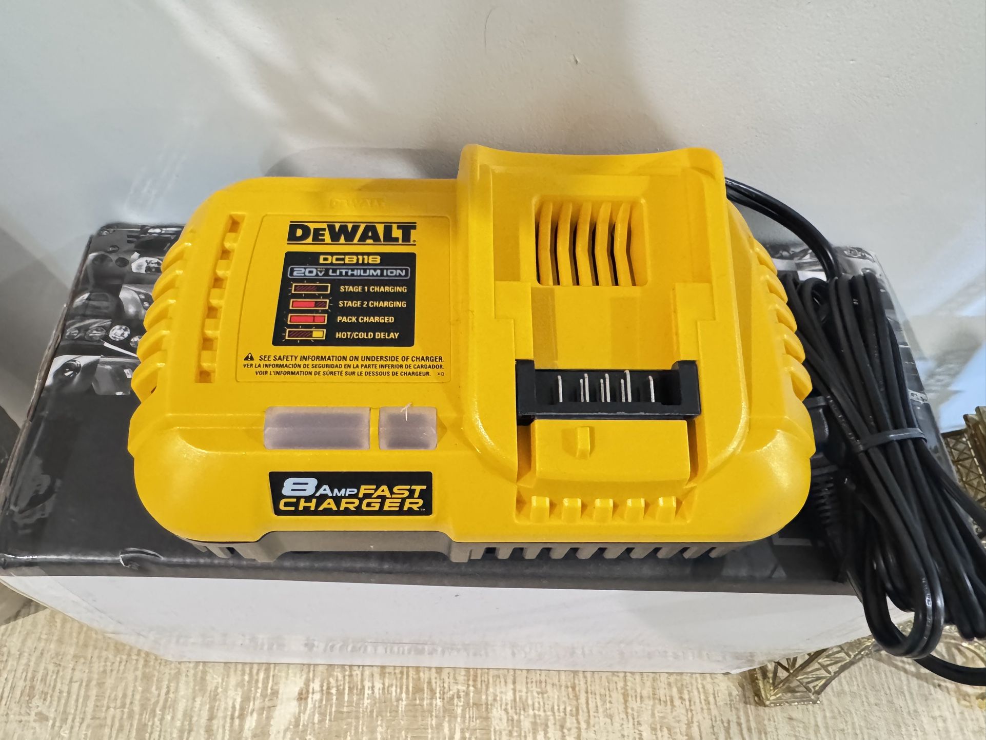 DEWALT Fast Battery Charger