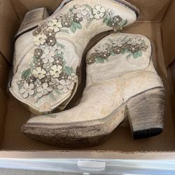 Corral White Floral Ankle Boots 7 1/2