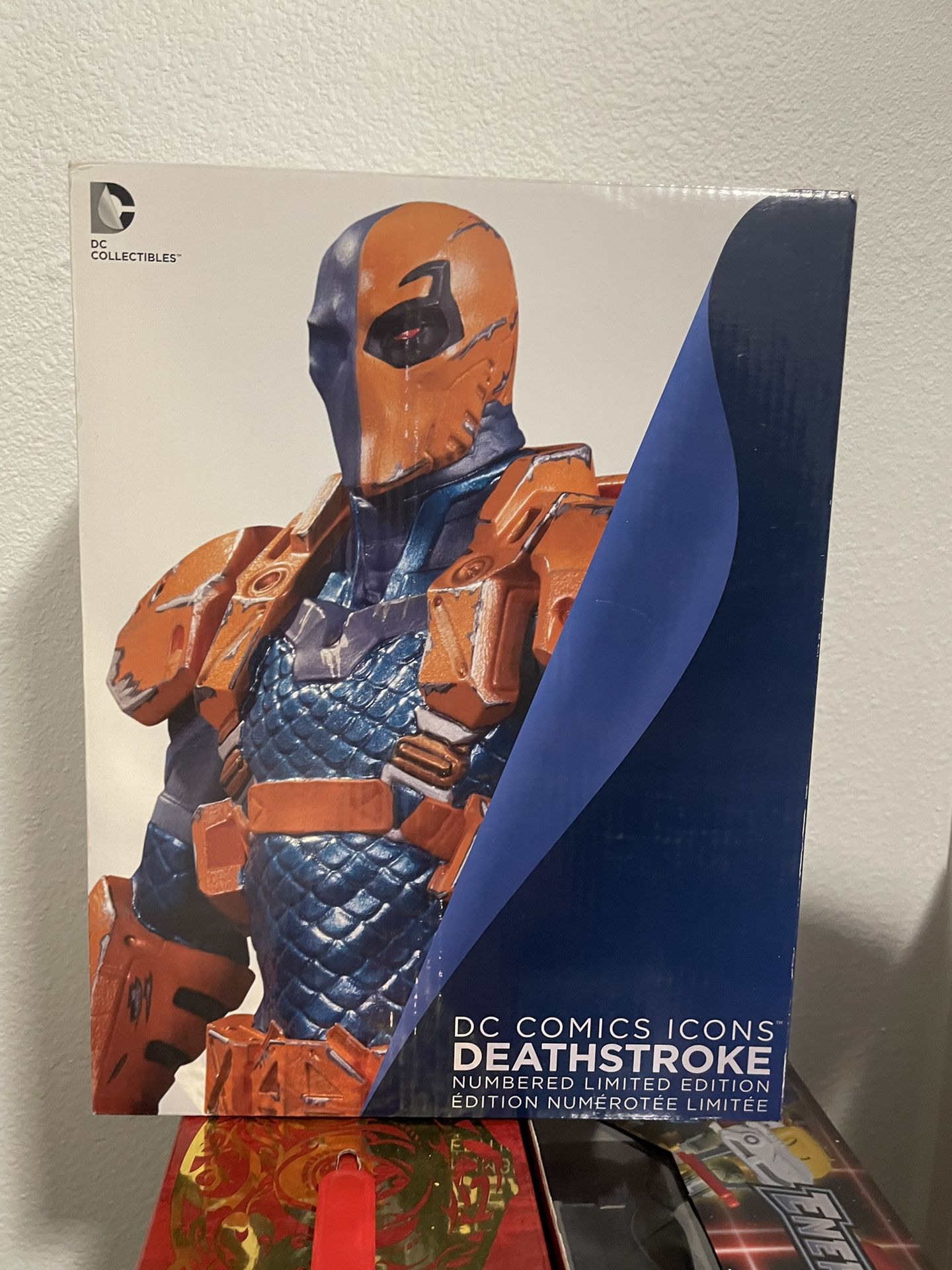 DC COMICS ICONS DEATHSTROKE NUMBERED LIMITED EDITION