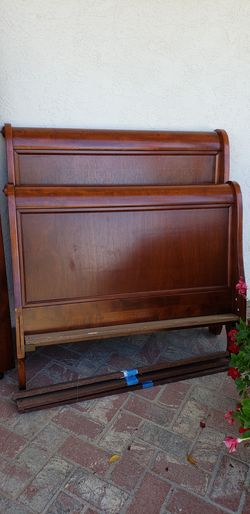 Sleigh single bed