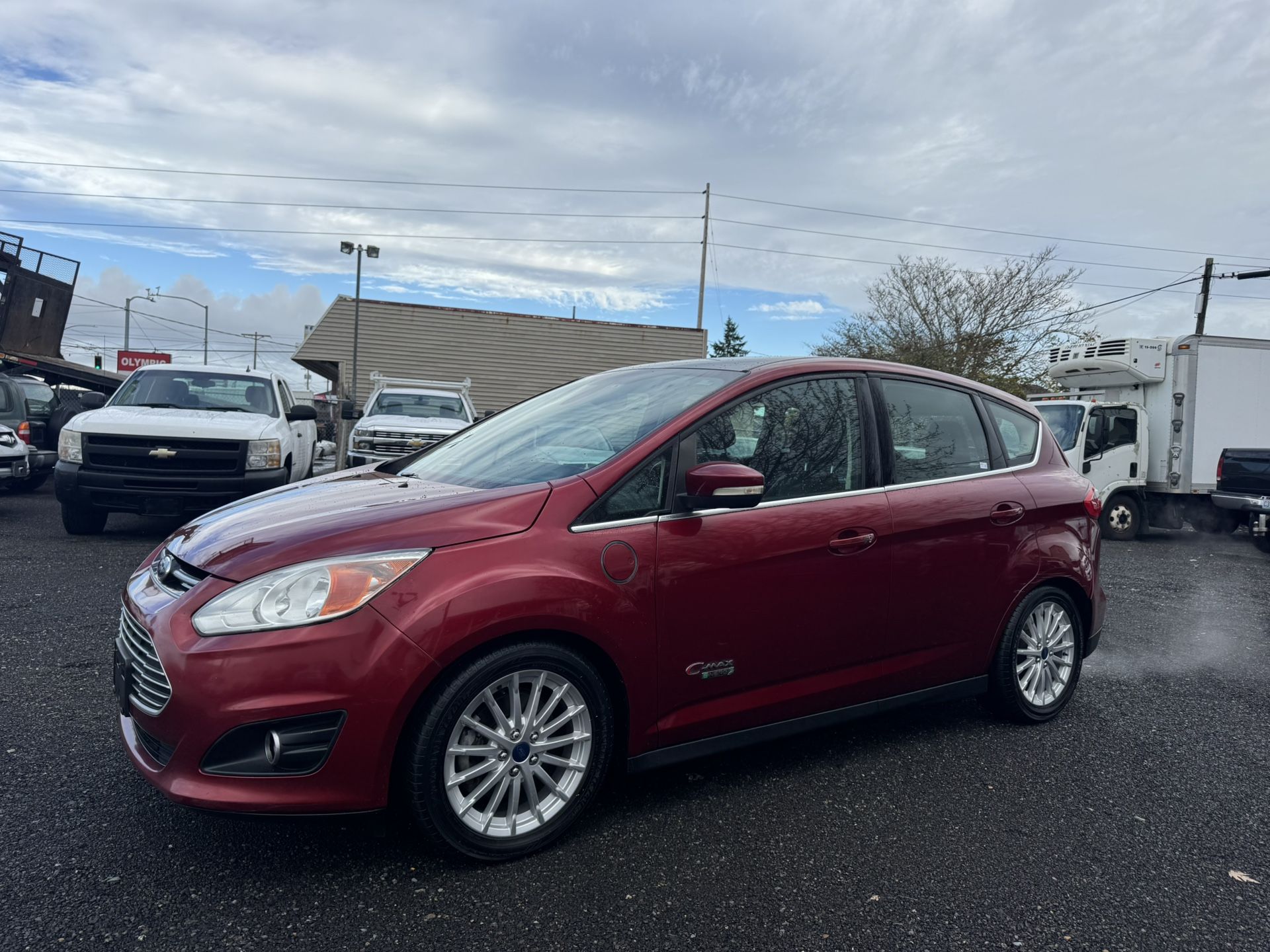 2013 Ford C-MAX Energi SEL Wagon Plug in hybrid 198k miles Runs and drives great Leather Back up camera Clean title Gas saver ! 253-444-7219 Park