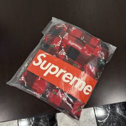 Supreme Hanes Holiday Pajama Set (L)