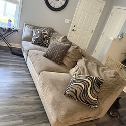 Bob’s Luxe Sectional Brown Couch 