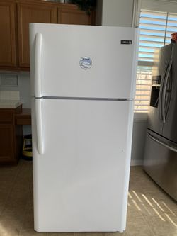 Apt size fridge excellent