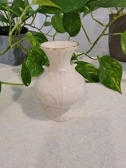 Lenox Elfin Collection Porcelain Bud Vase w/24K Gold Trim