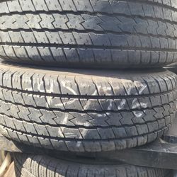 Vendo  2 Llantas Usadas  245 75 16 L T