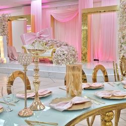 Gold Chanel Chairs / Sillas Chanel Doradas