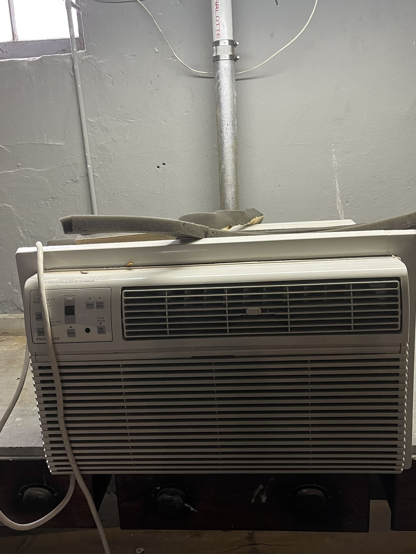 Frigidaire Wall AC Unit (8000 BTU)