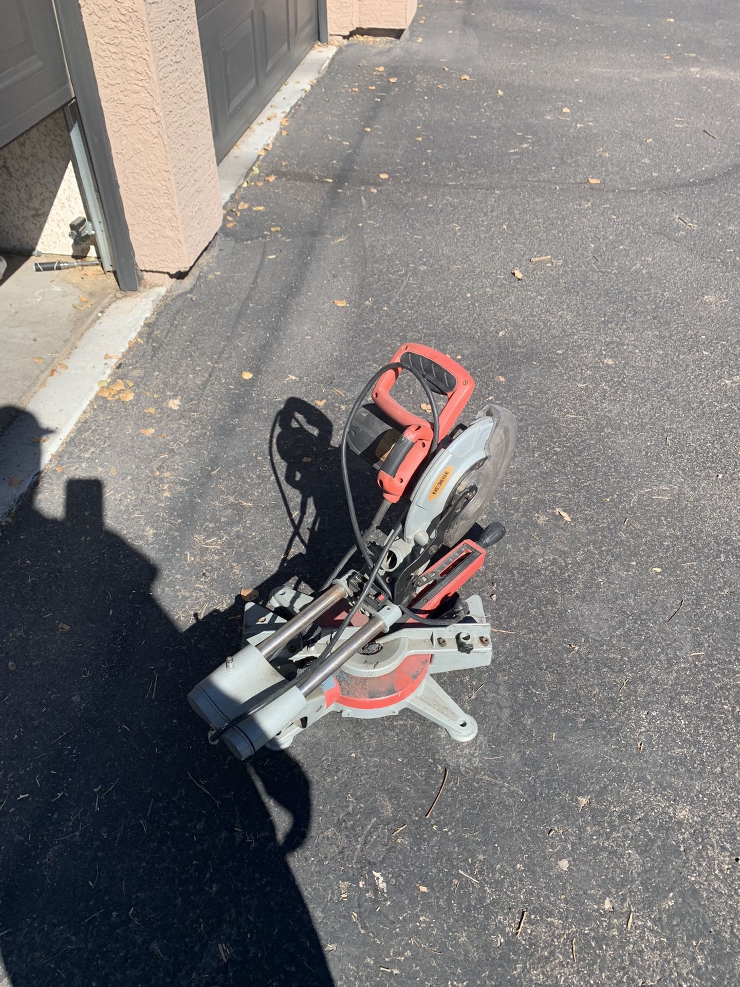 Norge 10 Inch Sliding Miter Saw