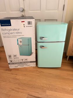 Insignia 3.1 Cu. Ft. Retro Mini Fridge with Top Freezer