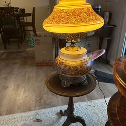 Vintage Gone With the Wind Style Table Lamp – Floral Glass Shade – Working