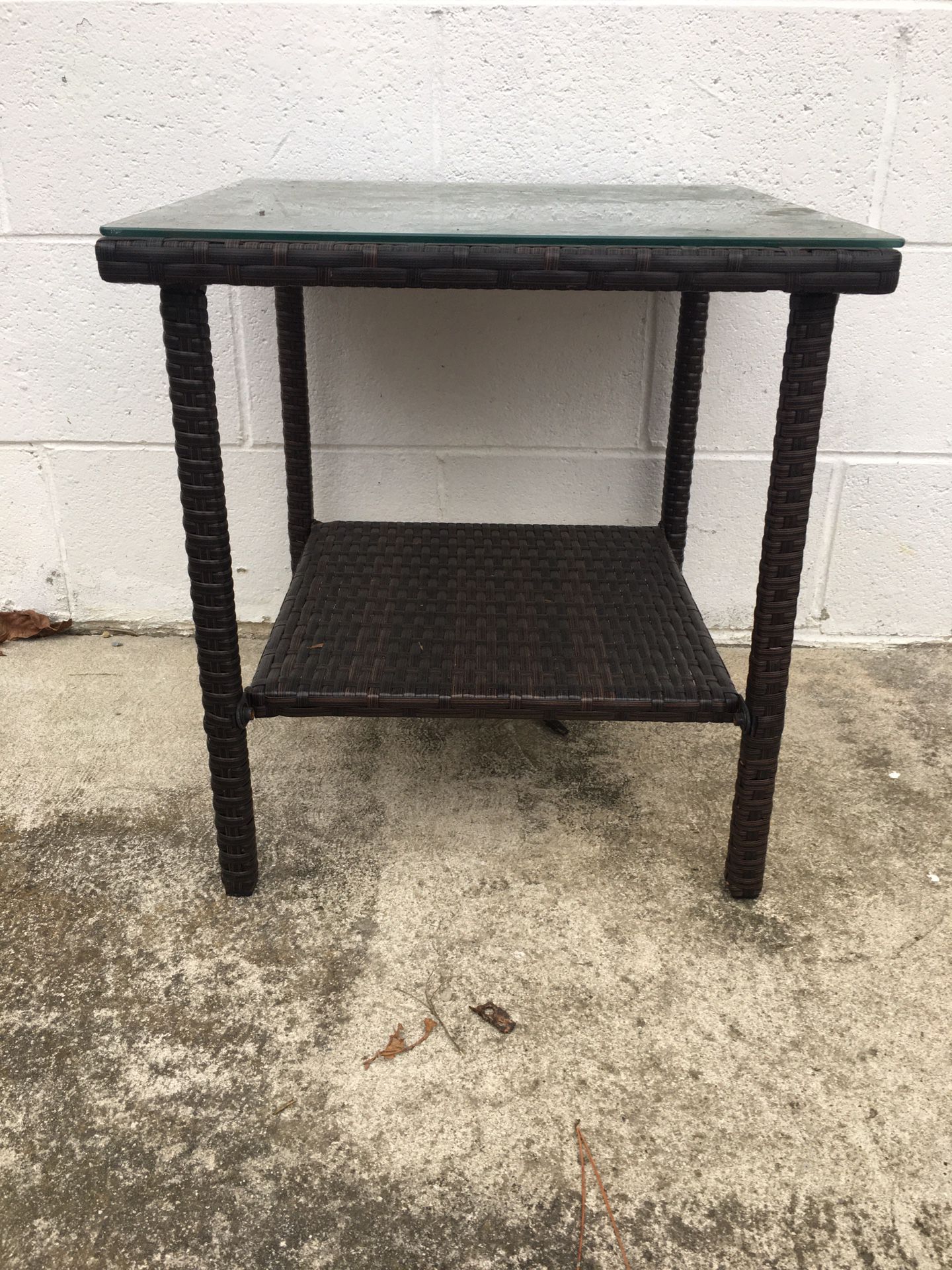 PE wicker table with glass top