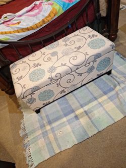38x19x18 upholstered storage chest