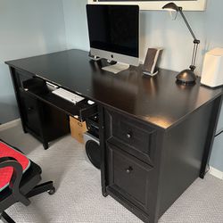 Desk & Chair Thumbnail