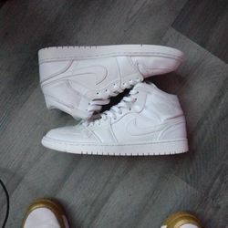 Jordan 1 Mid " Triple White"