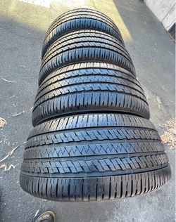 265 50 20 Bridgestone con 80% de vida las 4 They all have 80% of their life remaining.