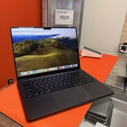 2023 14” MacBook Pro M3 Pro Chip  18GB Ram 512SSD! Like new!