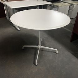 Herman miller Table 