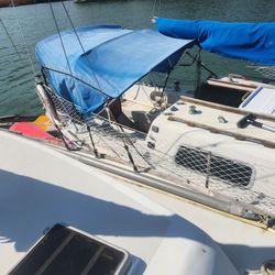 Sail.\nBoat live aboard free rent , 29 Ft  cal