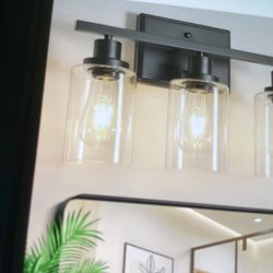 3 Light Vanity Light with Clear Glass Shade
