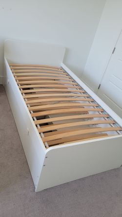 Twin bed frame in white with pull out bed and 2 drawers - like new