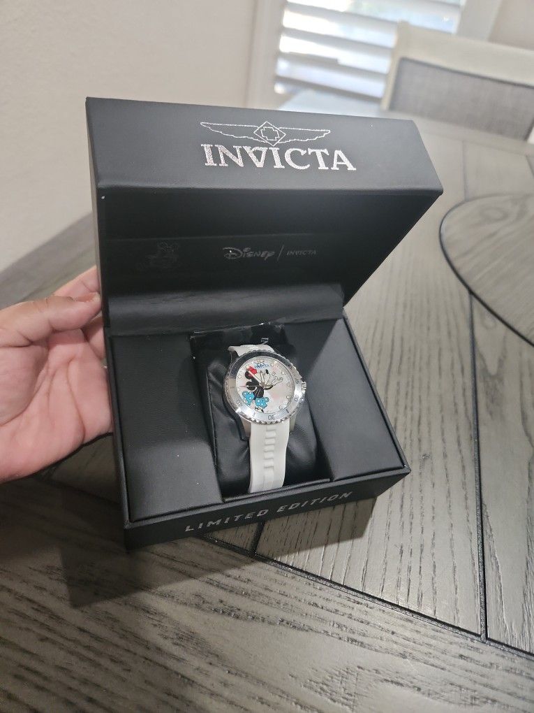Invicta Disney Minnie Mouse Watch NEW