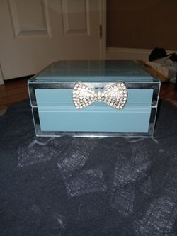 Mirrored trinket boxes read description
