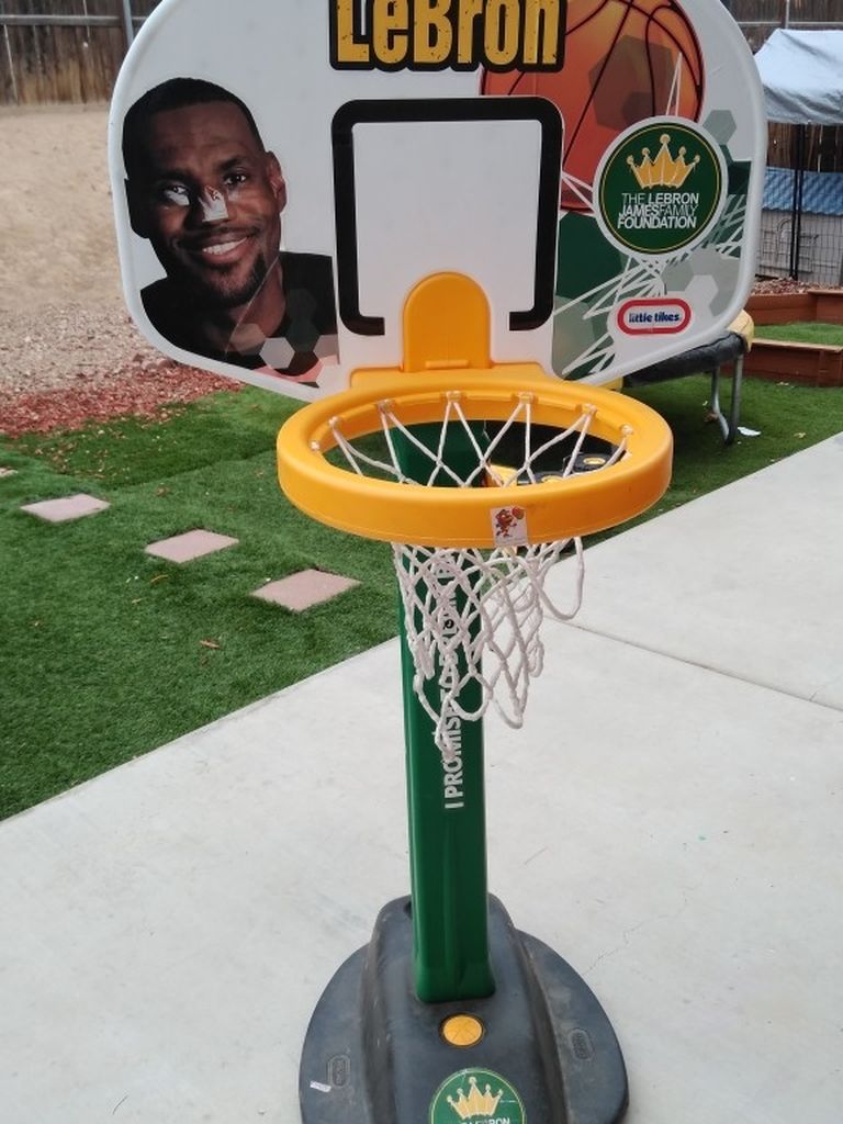 Little Tikes LeBron James Basketball Hoop