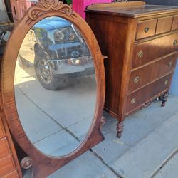 Dresser With Mirror