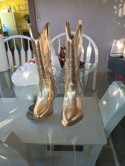Women boots brand new size 6