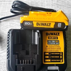 DeWalt 20V Cargador Y Pila NUEVOS!!!! DeWalt 20V Charger And Battery NEW!!! 