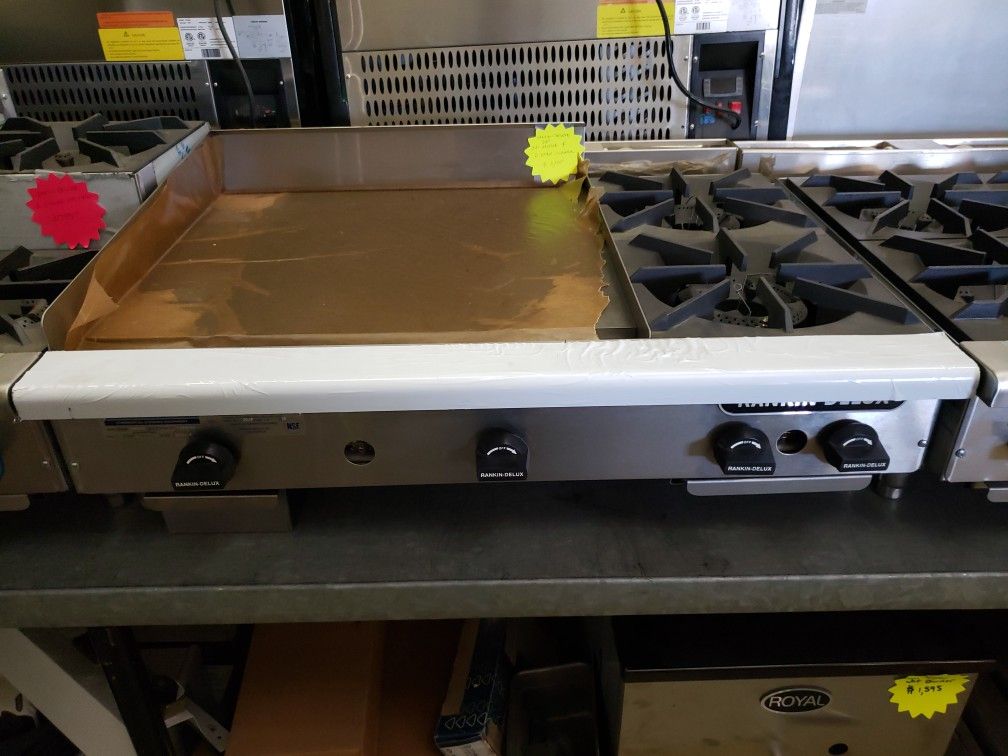 Rankin-Delux 36"L Countertop 24"L Griddle, 2 Burners, and Natural Gas