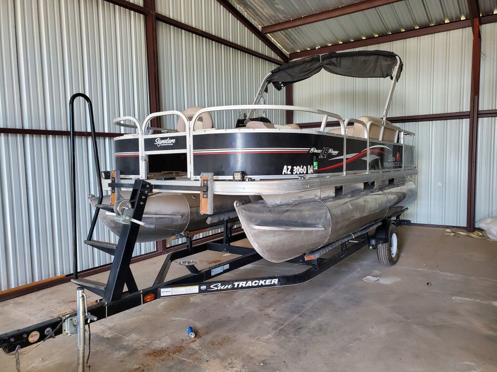 2015 Sun Tracker 18 bass Buggy 18dlx pontoon boat