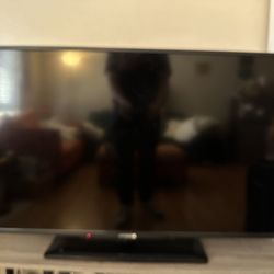 Hitachi 50in 1080p TV (works)