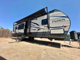2019 PUMA 32FT LIKE NEW