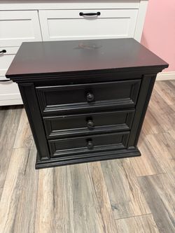 Black 3-Drawer Nightstand