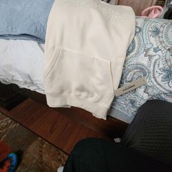 FOR SELL ESSENTRIAL FEAR OF GOD EGG SHELL SWEATSHIRT AUTHETIC  SM