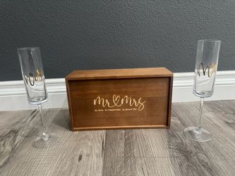 Mr & Mrs Champagne glass set