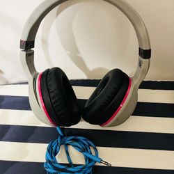 Earphones 