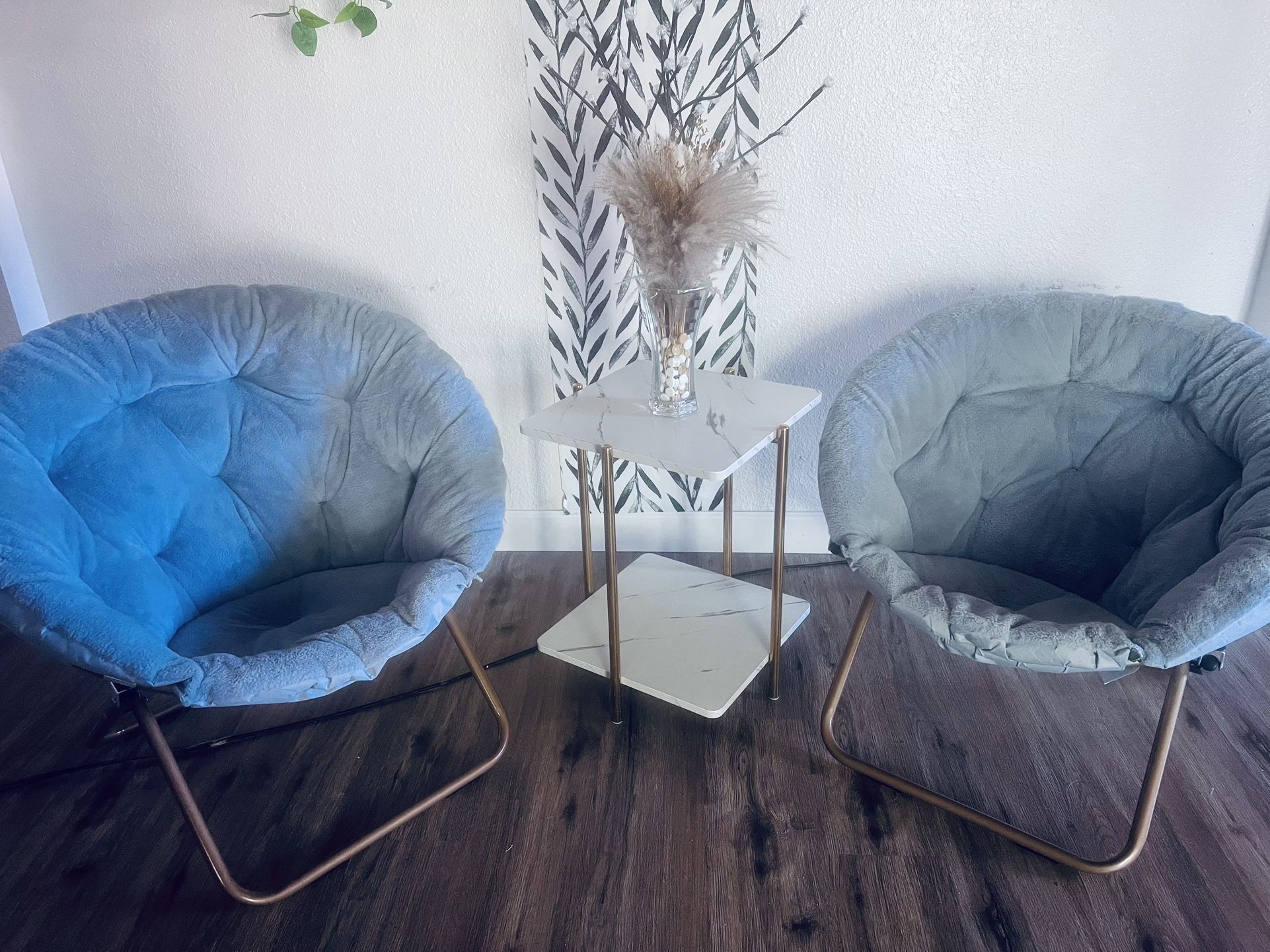 End Table And 2 Chairs