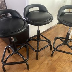 3 Bar stools 