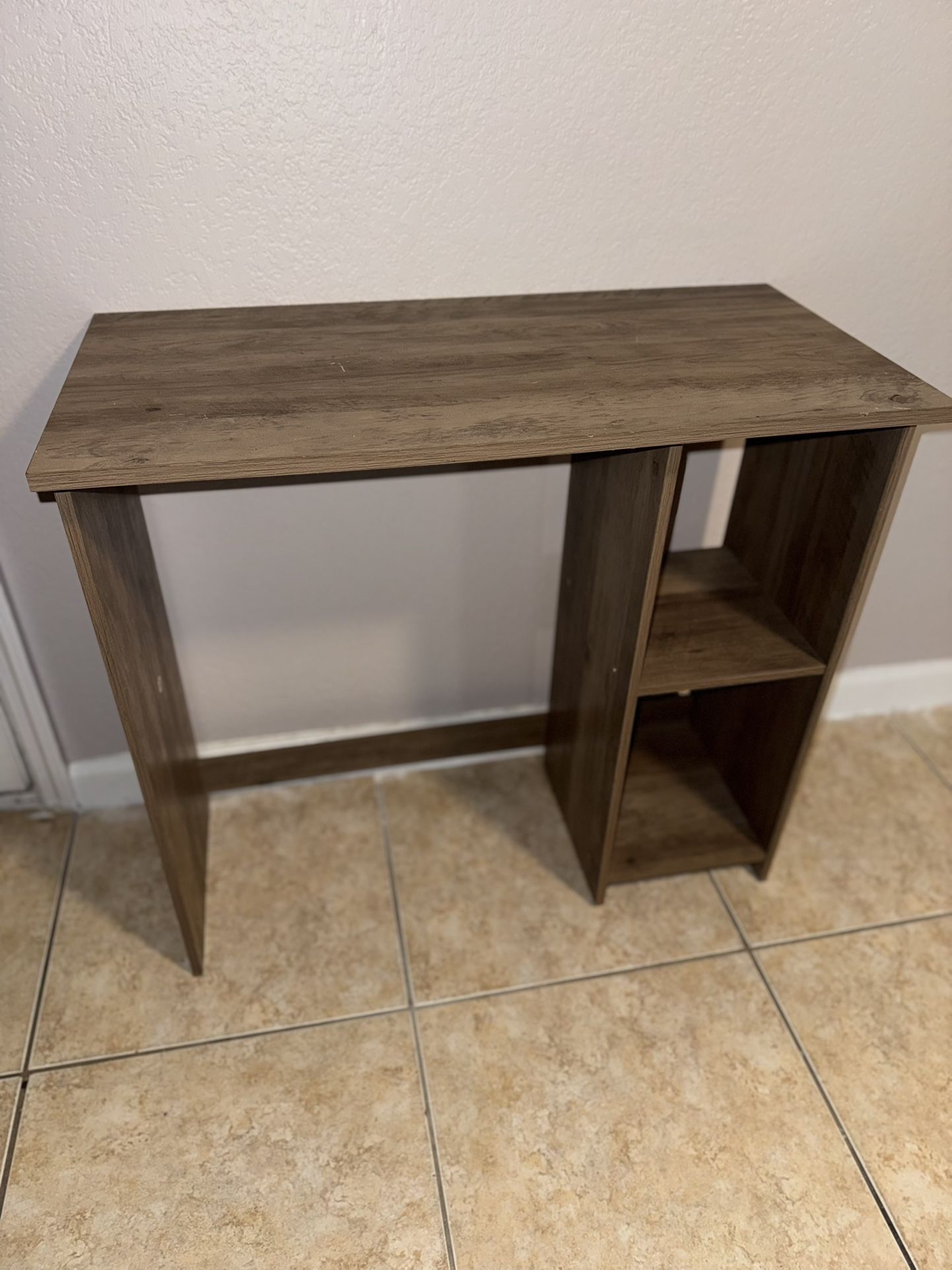 Small Desk Perfect For Small Spaces