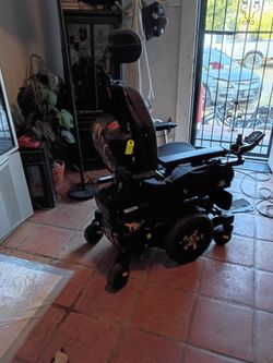 Electric wheelchair