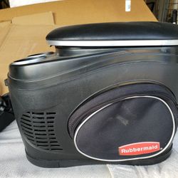 Rubbermaid Auto 12 Volt Cooler