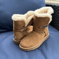 Classic Mini II Suede Classic Boot Size 5 In Woman’s
